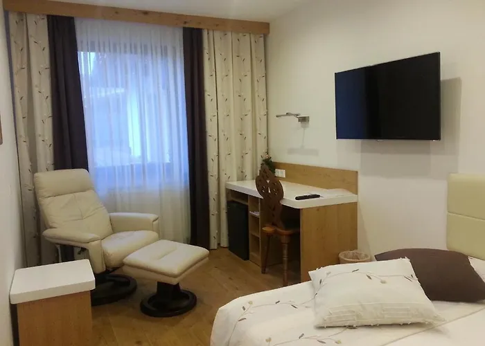 فندق مبيت وإفطار Tavcar 3*