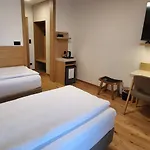 Tavcar Bed & Breakfast 3*