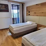 Bed and breakfast Tavcar 3*