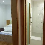 krevet i doručak Tavcar 3*