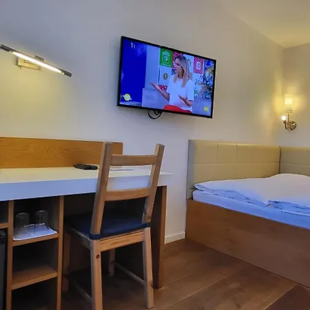 Bed & Breakfast Tavcar 3*