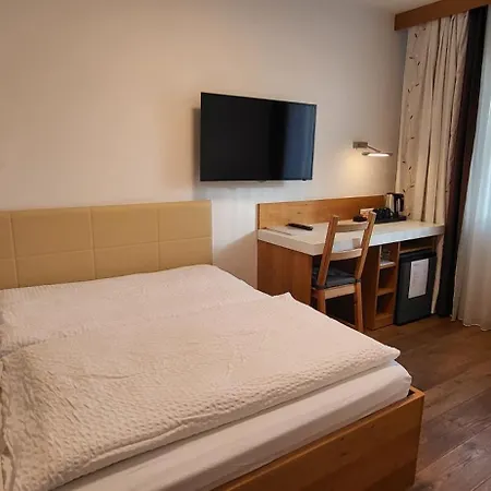 Tavcar Bed & Breakfast 3*