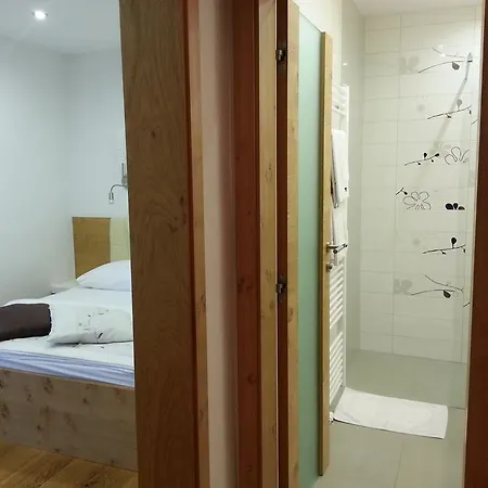 Bed and Breakfast Tavcar 3*