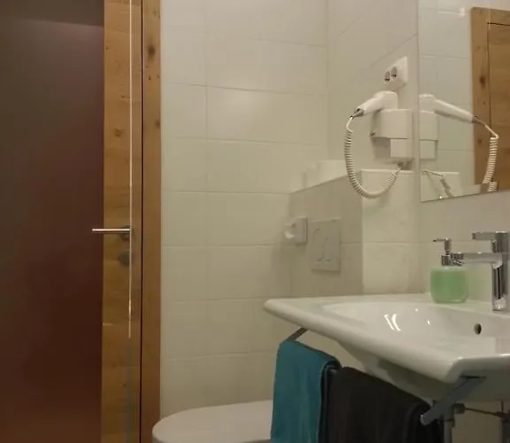 Nočitev z zajtrkom Tavcar